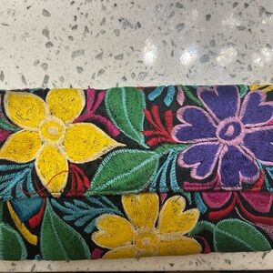 Floral Embroidered Women's Clutch